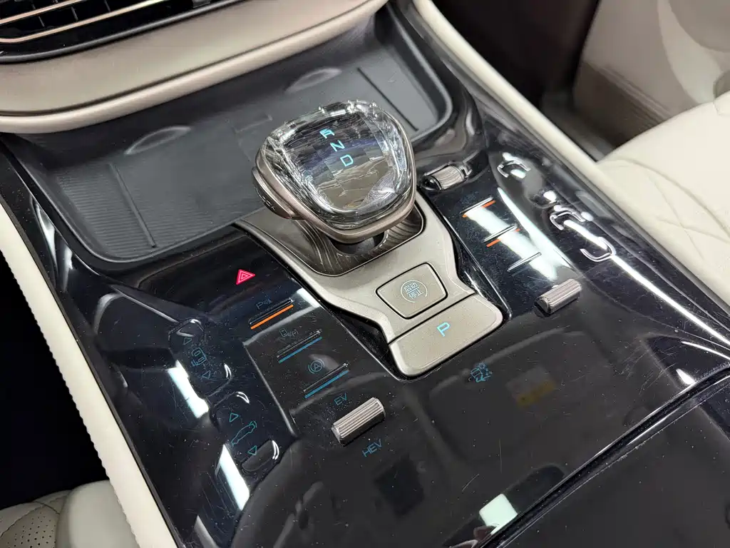 Denza D9 2022 DM-i 1040 Premium Type купить на сайте DeffCars