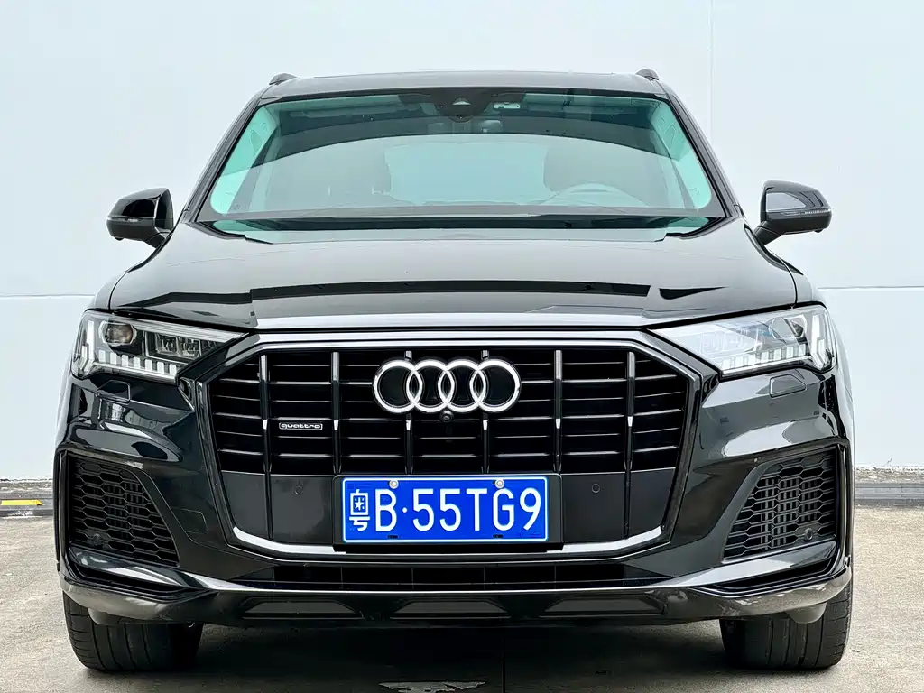 Audi Q7 2023 55 TFSI quattro S line sports version купить на сайте DeffCars