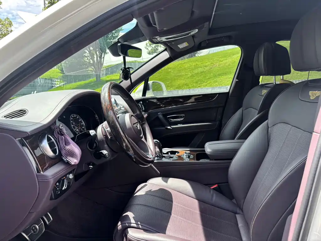 Bentayga 2018 4.0T V8 купить на сайте DeffCars