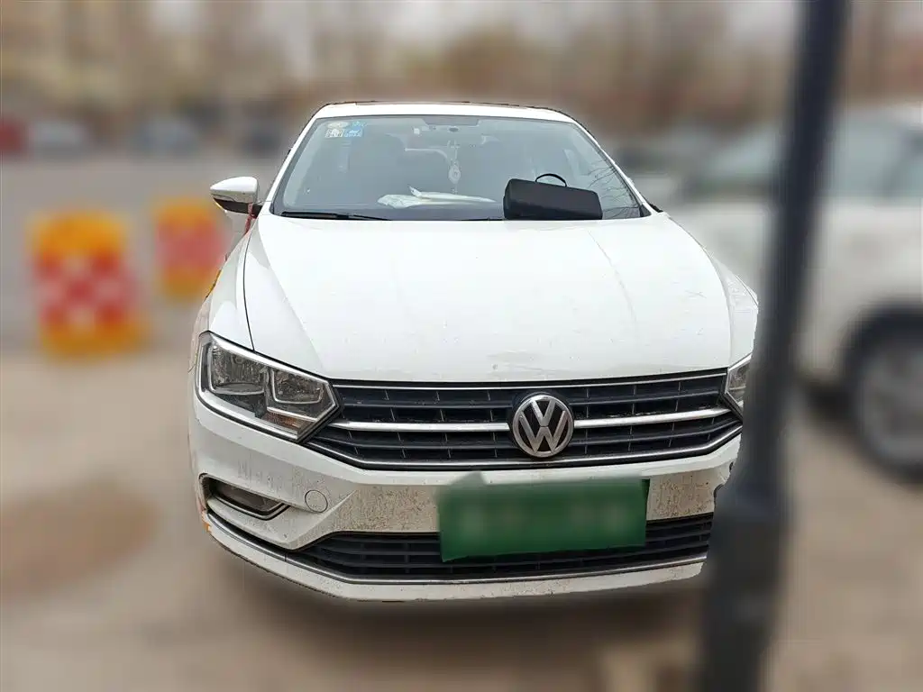 Bora 2018 1.5L manual comfort model купить на сайте DeffCars
