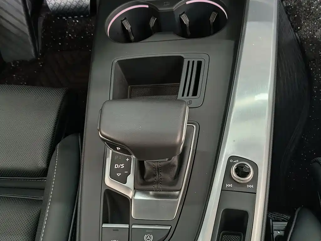 Audi A4L 2025 model 2 million Yuexiang version 40 TFSI fashionable and dynamic купить на сайте DeffCars