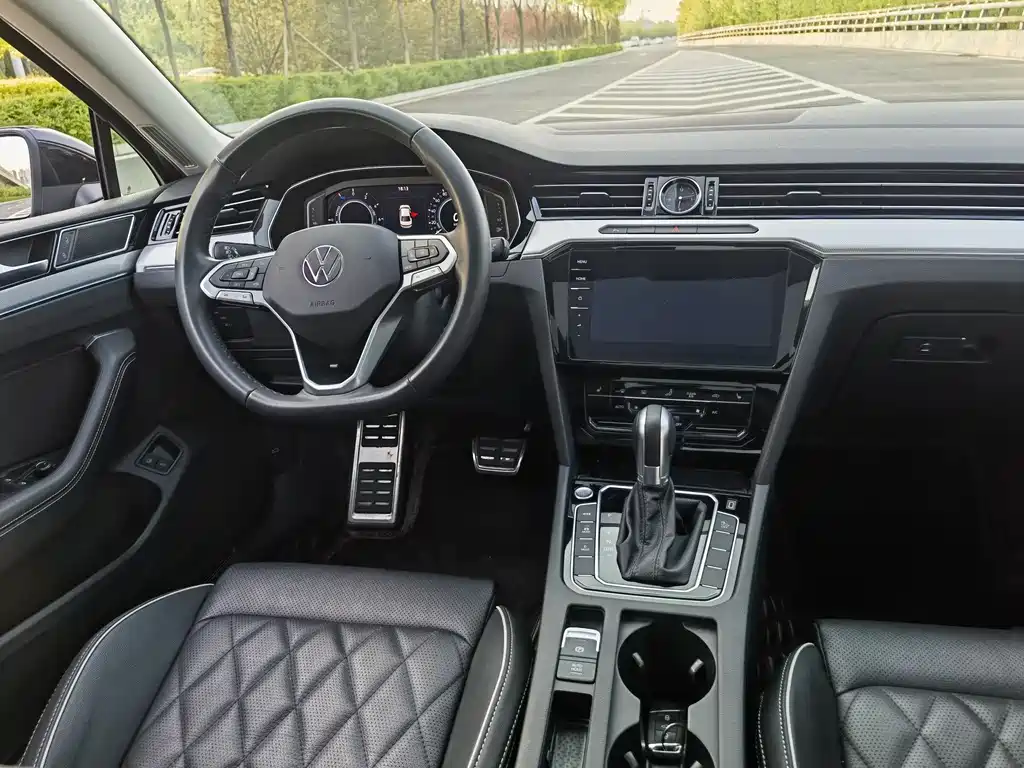 Magotan GTE plug-in hybrid 2022 GTE luxury model купить на сайте DeffCars