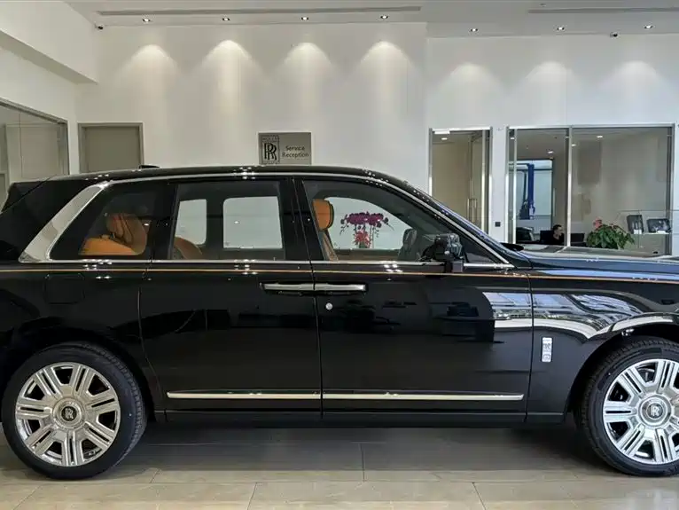 Cullinan 2024 four-seat version купить на сайте DeffCars