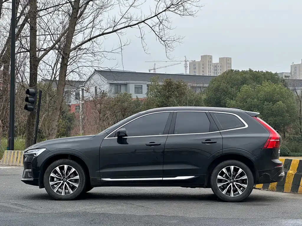Volvo XC60 2025 B5 four-wheel drive Zhiyuan luxury version купить на сайте DeffCars