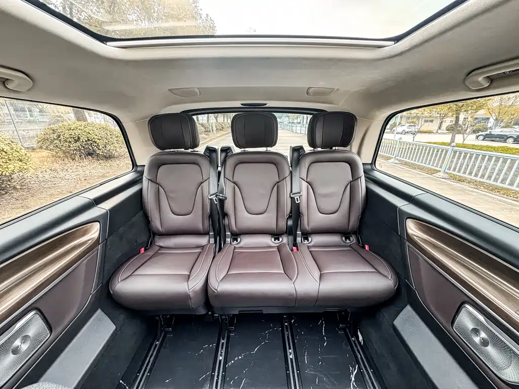 Mercedes-Benz V-Class 2022 V 260 L Long Wheelbase Luxury Edition купить на сайте DeffCars