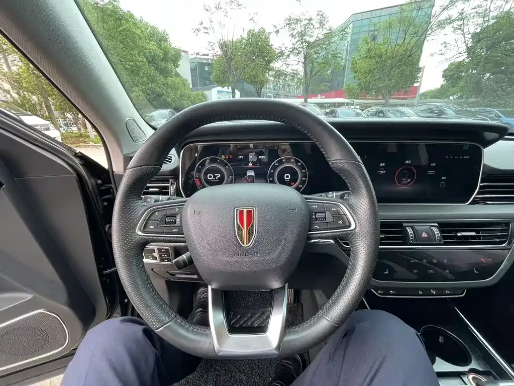 Hongqi HS5 2022 2.0T Zhilian Flagship Edition купить на сайте DeffCars