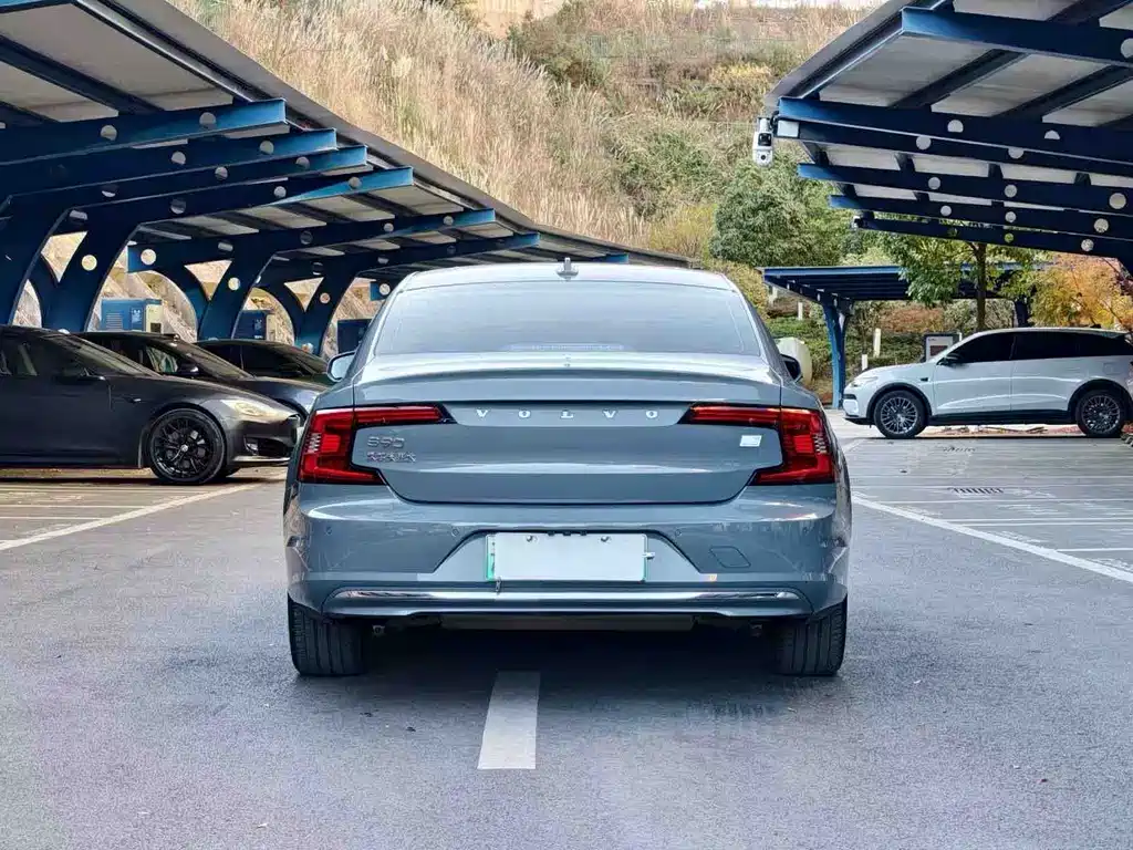 Volvo S90 Plug-in Hybrid 2022 T8 E-Drive Hybrid Zhiyi Luxury Edition купить на сайте DeffCars