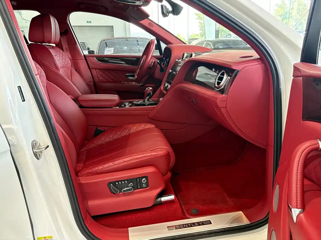 Bentayga 2017 6.0T Standard Edition купить на сайте DeffCars