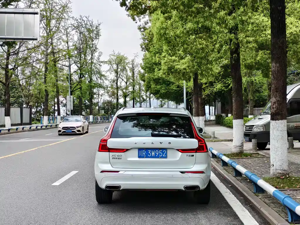 Volvo XC60 2020 T5 four-wheel drive Zhiyuan Deluxe Edition купить на сайте DeffCars