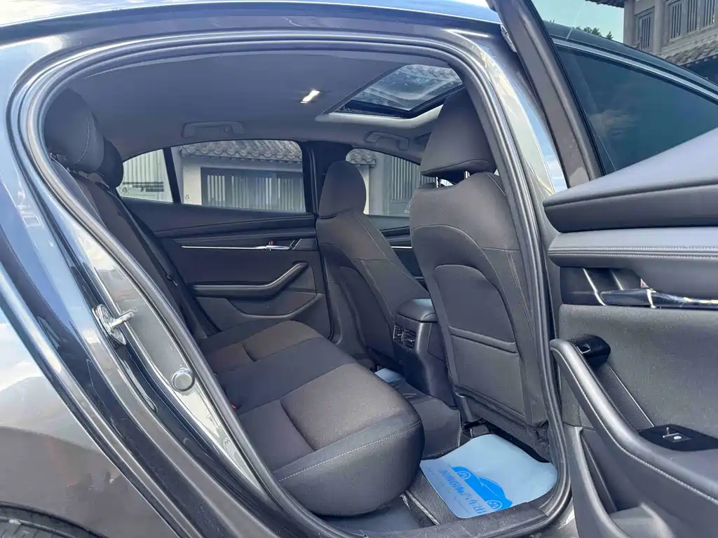 Mazda Axela 2021 2.0L Automatic Dazzling Edition купить на сайте DeffCars