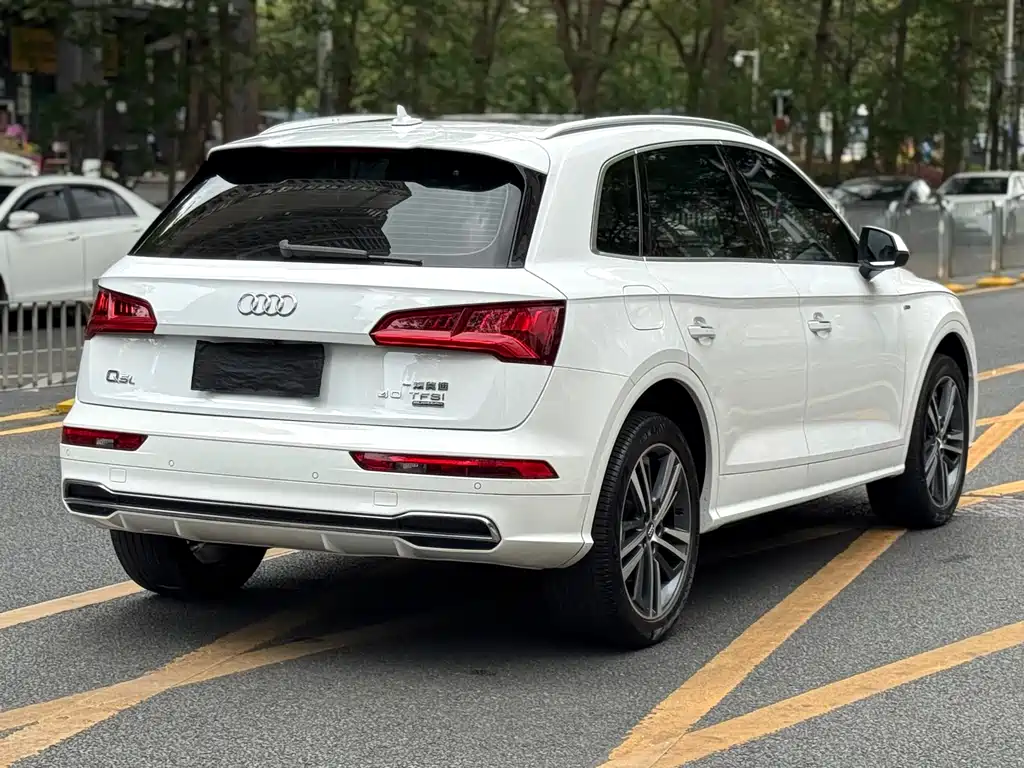 Audi Q5L 2020 facelift 40 TFSI enjoys fashionable style купить на сайте DeffCars
