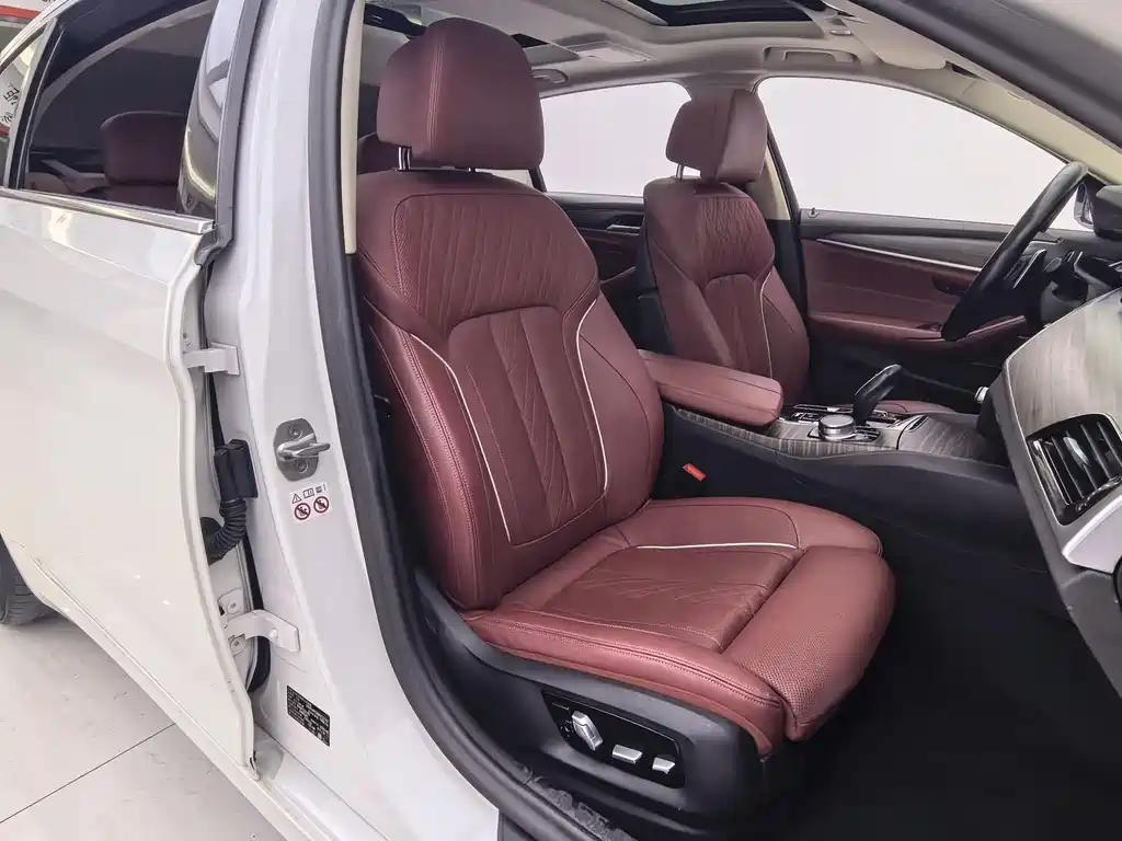 BMW 5 Series 2021 530Li Exclusive Luxury Package купить на сайте DeffCars