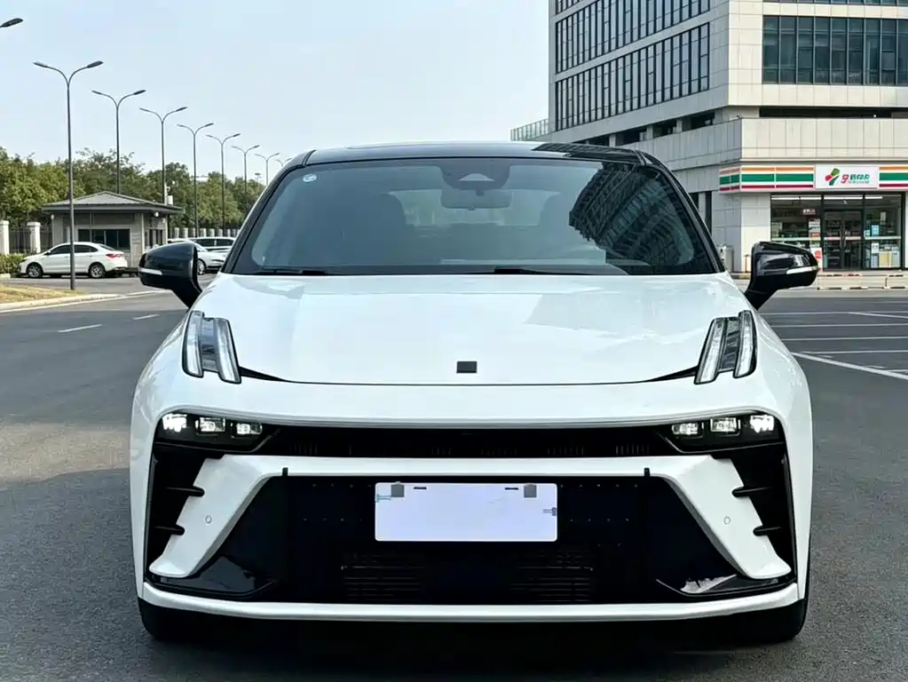 Lynk & Co 03 2023 1.5TD DCT Pro купить на сайте DeffCars