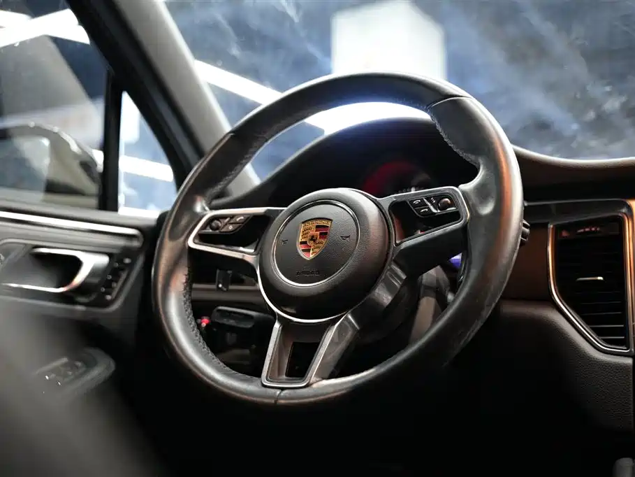 Macan 2017 Macan 2.0T купить на сайте DeffCars