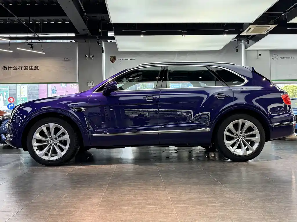 Bentayga 2017 6.0T Standard Edition купить на сайте DeffCars