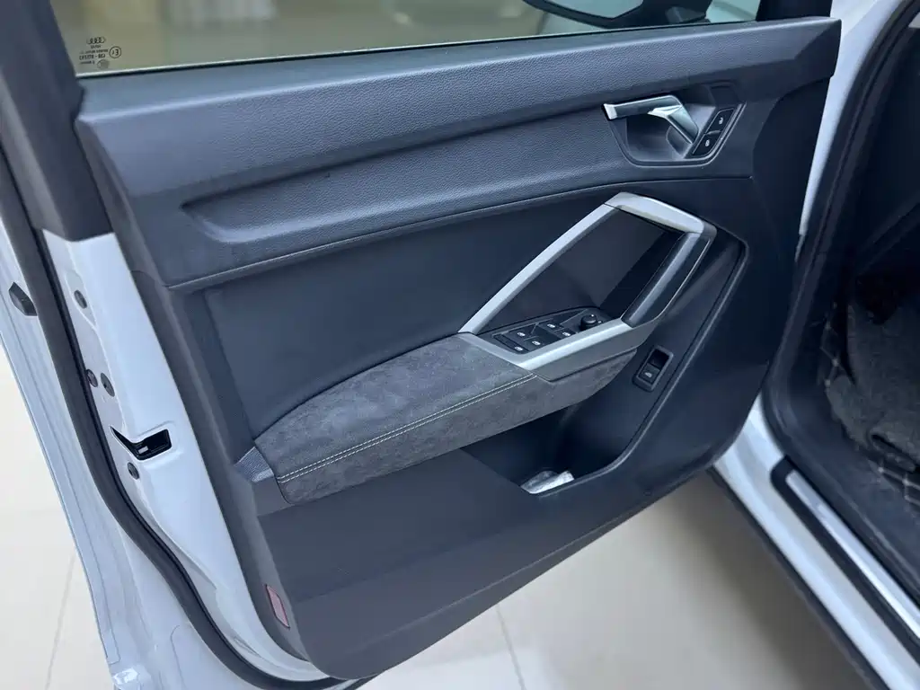Audi Q3 2022 35 TFSI aggressive and dynamic купить на сайте DeffCars