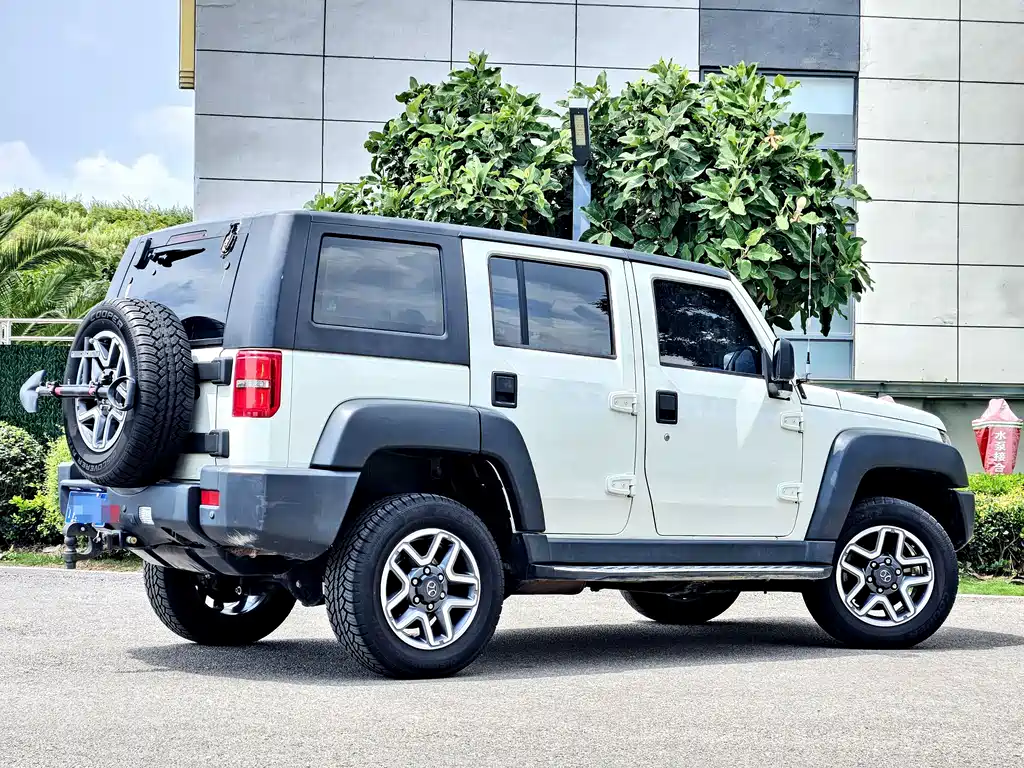Beijing off-road BJ40 2016 40L 2.3T automatic four-wheel drive exclusive version купить на сайте DeffCars