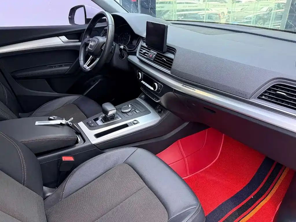 Audi Q5L 2020 facelift 40 TFSI enjoys fashionable style купить на сайте DeffCars