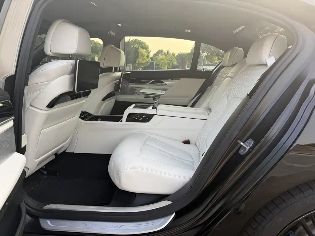 BMW 7 Series 2018 740Li xDrive Exclusive M Sports Package купить на сайте DeffCars