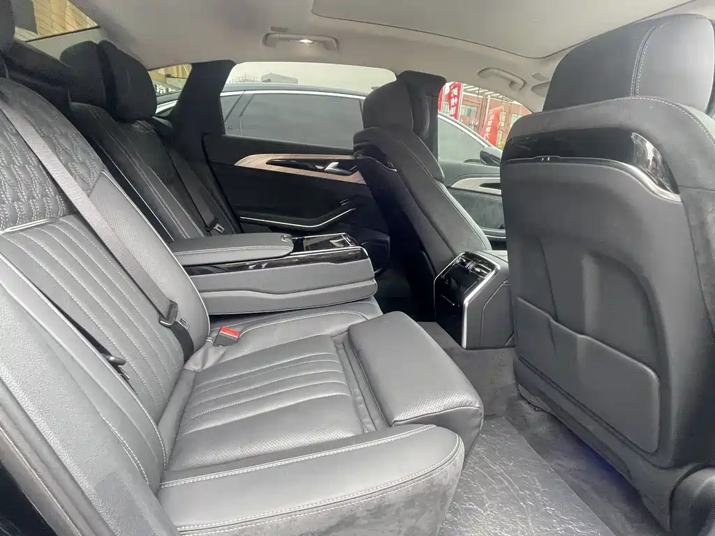 Hongqi H9 2022 2.0T Zhilian Qichang Edition купить на сайте DeffCars