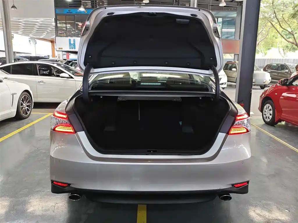 Camry 2018 2.5G Deluxe Edition купить на сайте DeffCars