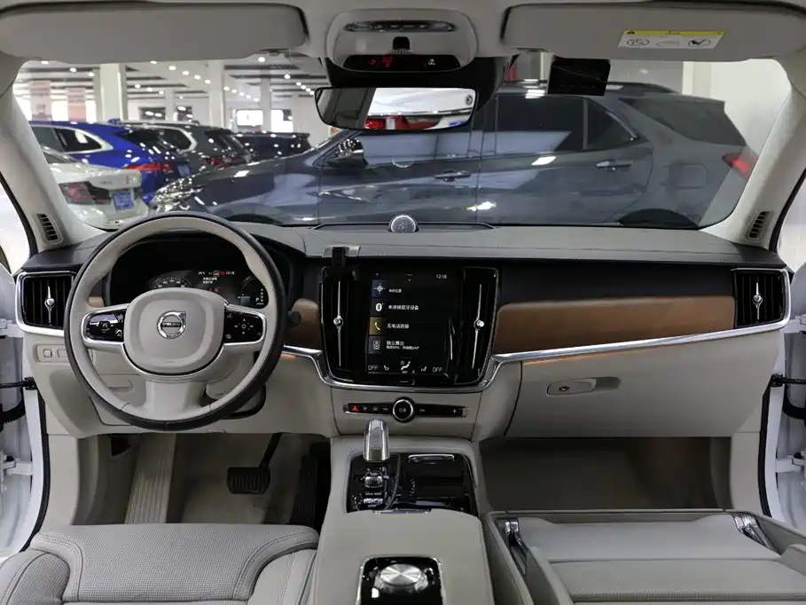 Volvo S90 Plug-in Hybrid 2019 T8 E-Drive Hybrid Honor Edition 3 Seats National VI купить на сайте DeffCars