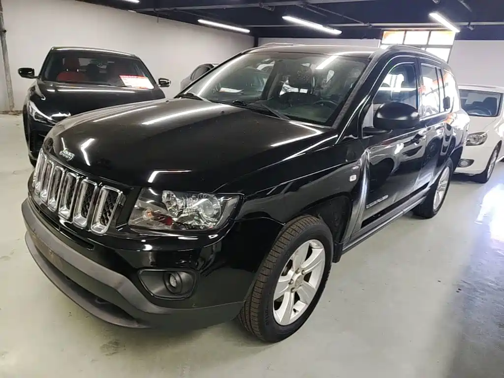 Compass imported 2014 facelift 2.0L two-wheel drive aggressive version купить на сайте DeffCars