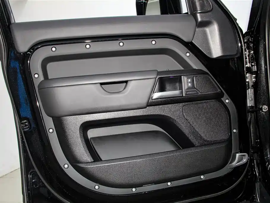 Land Rover Defender 2025 110 3.0T P400 X-Dynamic HSE купить на сайте DeffCars