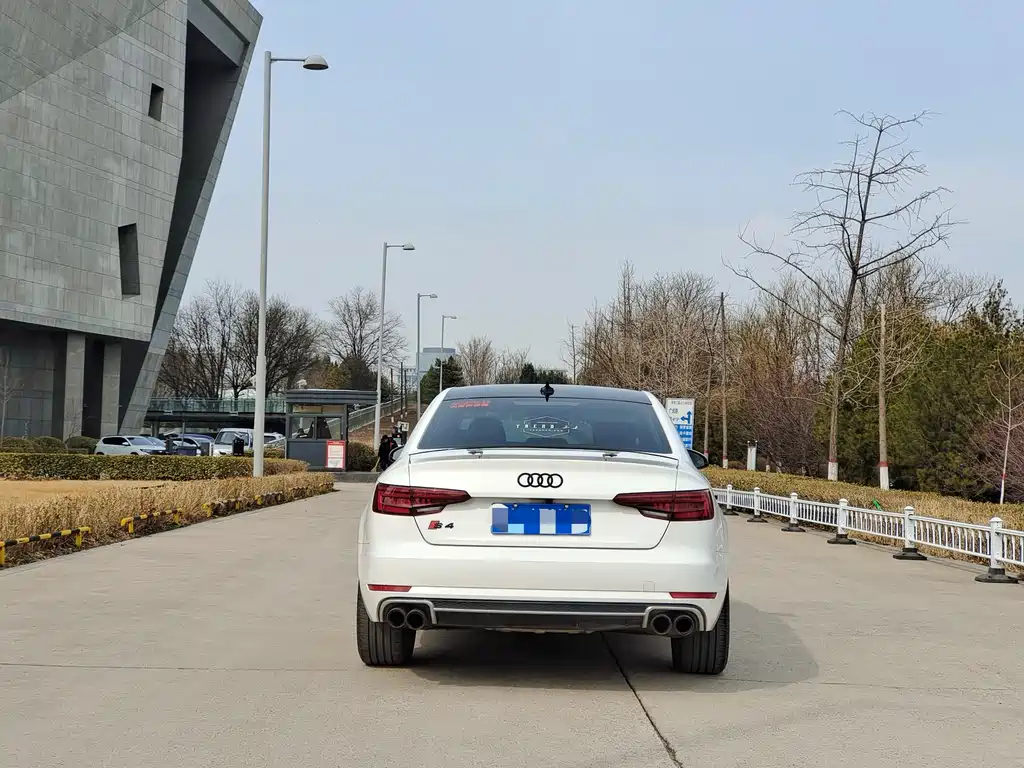 Audi A4L 2018 30th Anniversary Model 40 TFSI Enterprising купить на сайте DeffCars