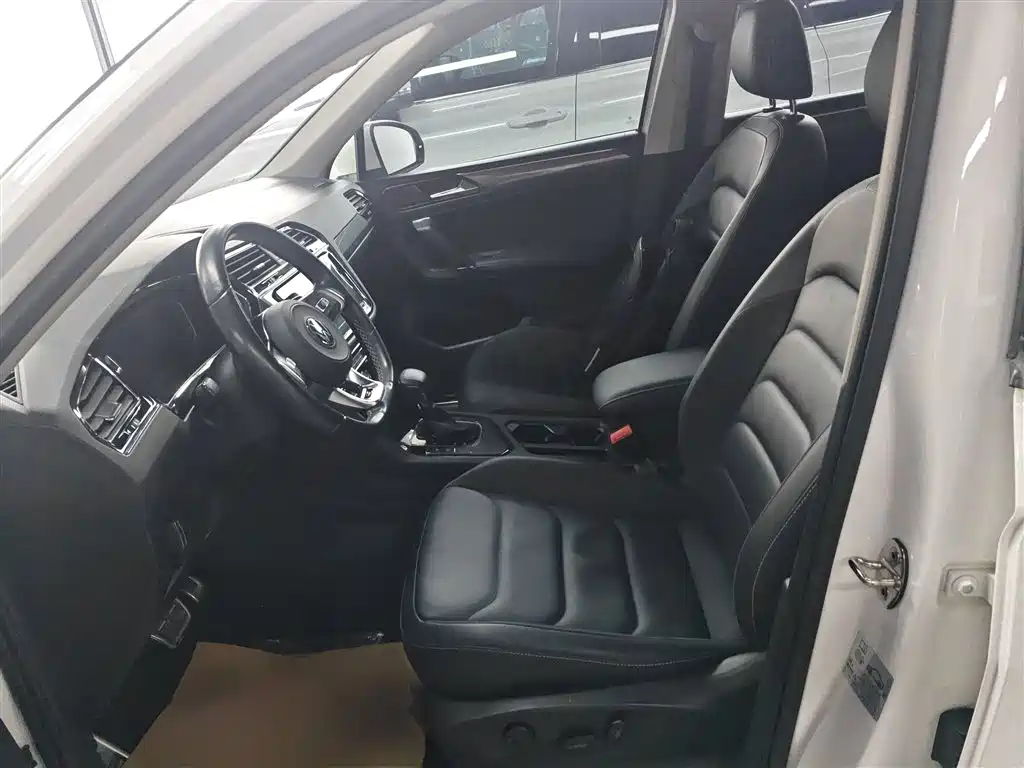 Tiguan L 2021 330TSI automatic two-wheel drive R-Line version купить на сайте DeffCars