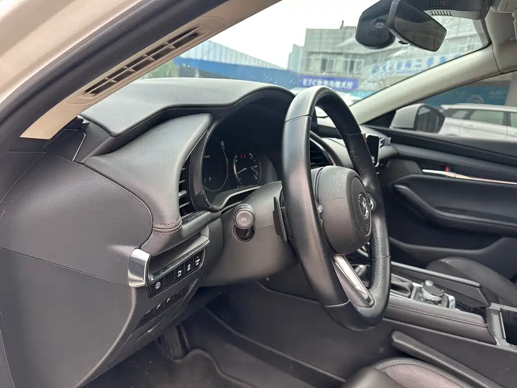 Mazda3 Angkesela 2022 2.0L Automatic Premium Edition купить на сайте DeffCars