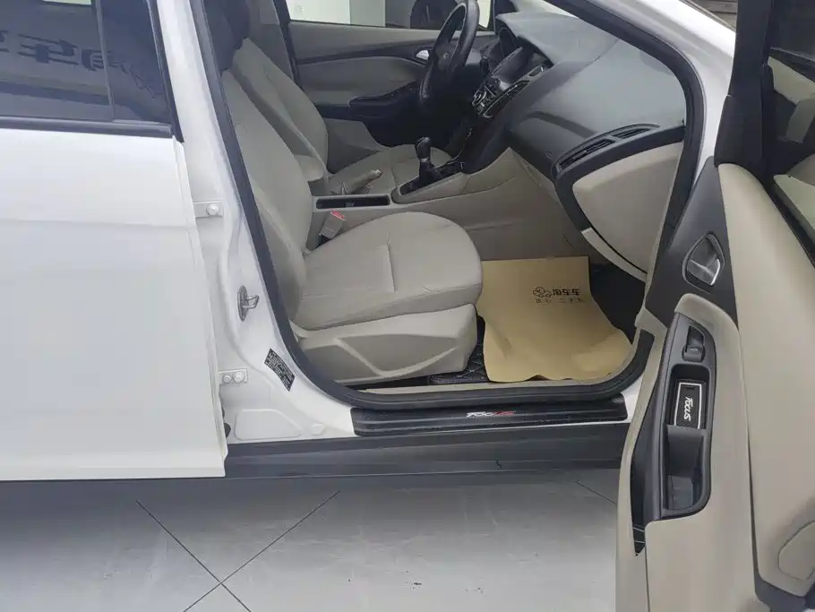 Focus 2017 Sedan 1.6L Manual Comfort Smart Mobility Edition купить на сайте DeffCars