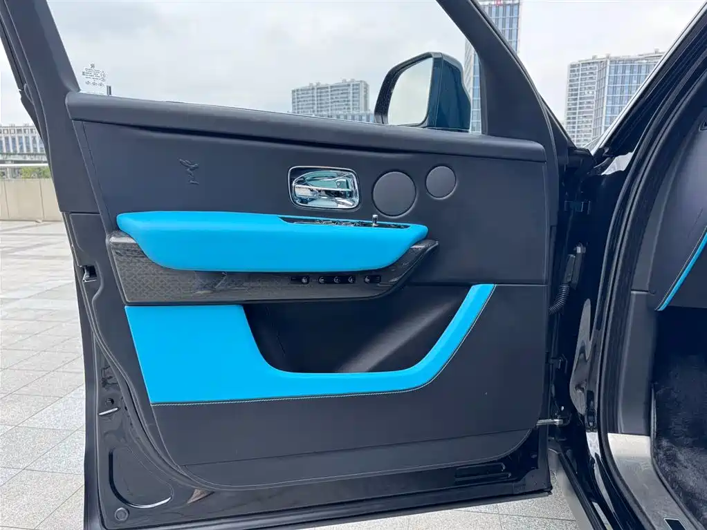 Cullinan 2020 Black Badge купить на сайте DeffCars