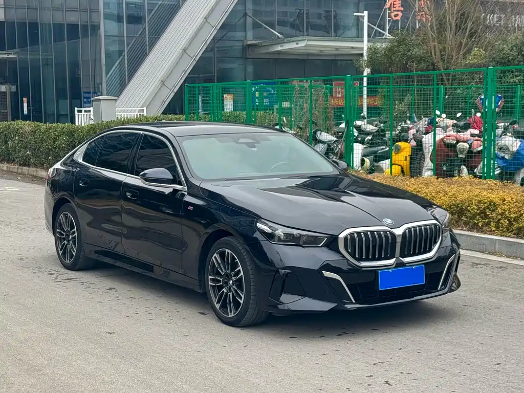 BMW 5 Series 2024 525Li M Sports Package купить на сайте DeffCars