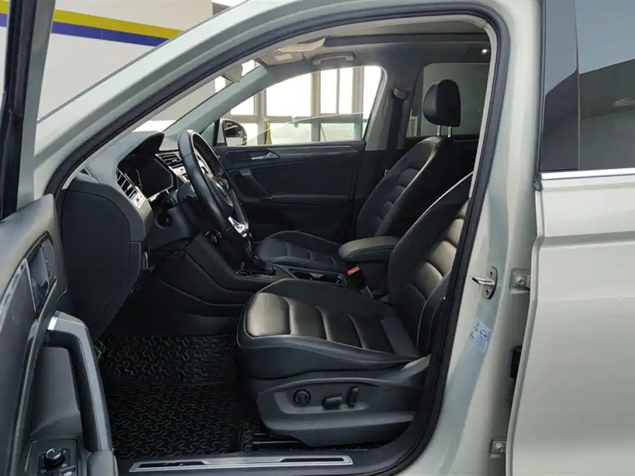 Tiguan L 2021 330TSI automatic two-wheel drive R-Line version купить на сайте DeffCars