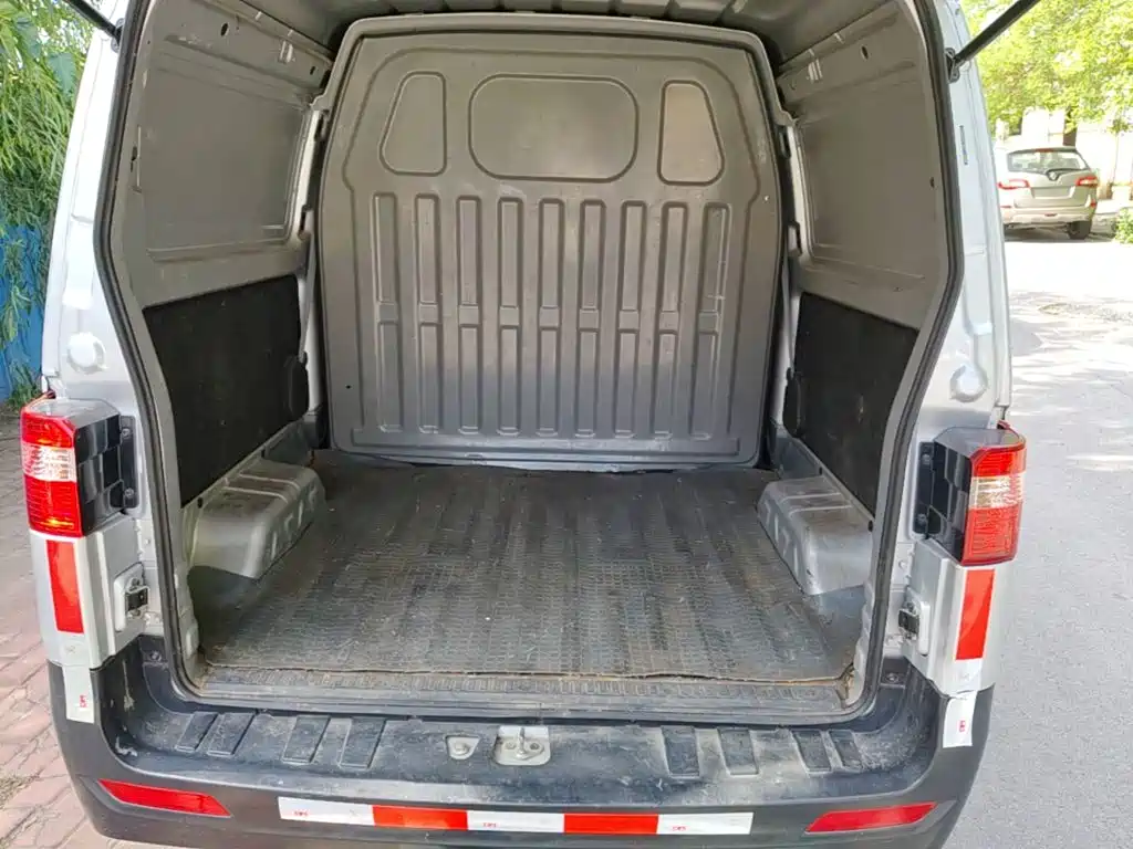 Hiace X30 2023 model 1.5L super luxury van 2/5 seats non-air conditioning version SWC15M купить на сайте DeffCars