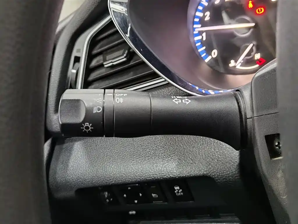 Venucia D60 2019 1.6L XL Manual Intelligent Link Elite Edition купить на сайте DeffCars