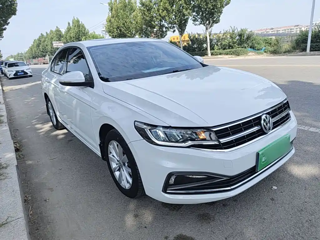 Bora 2019 1.5L manual comfort model купить на сайте DeffCars