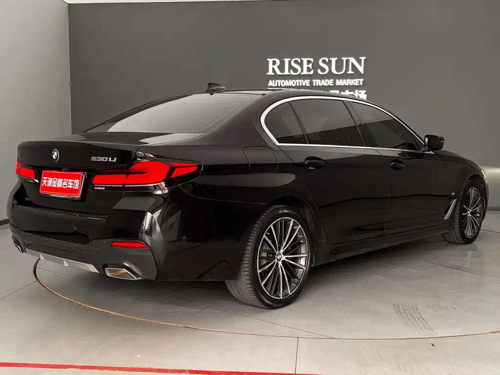 BMW 5 Series 2022 530Li Leading M Sports Package купить на сайте DeffCars