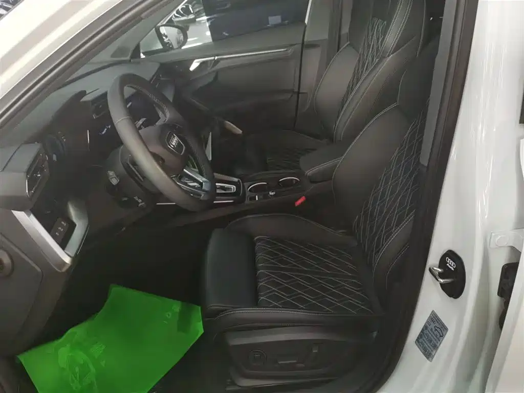 Audi A3 2025 A3L Limousine 35TFSI Flying Spur Exclusive купить на сайте DeffCars