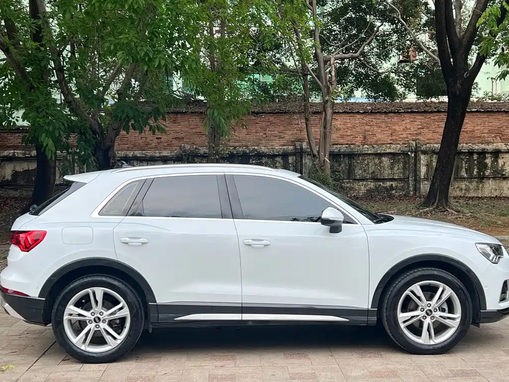 Audi Q3 2022 35 TFSI Fashionable and Elegant купить на сайте DeffCars