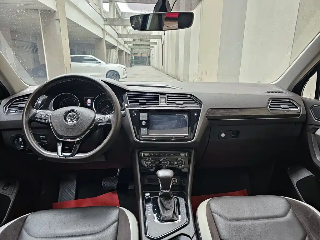 Tiguan L 2019 330TSI automatic two-wheel drive smart luxury version National VI купить на сайте DeffCars