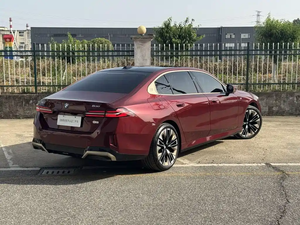 BMW 5 Series 2024 530Li Exclusive M Sports Package купить на сайте DeffCars