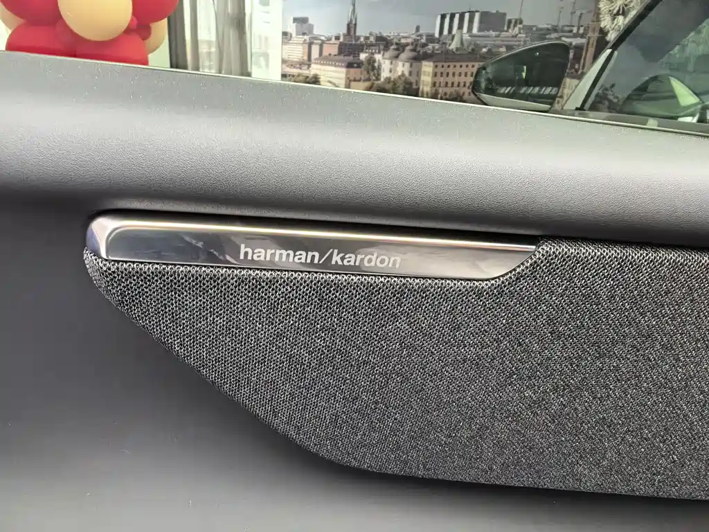 Volvo XC70 Plug-in Hybrid 2026 Four-wheel Drive Super Long Range Plus купить на сайте DeffCars