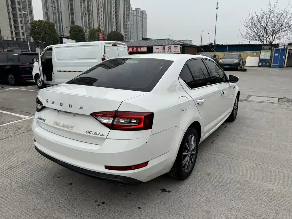 Octavia 2019 1.5L Automatic Intelligent Travel Comfort Edition National VI купить на сайте DeffCars