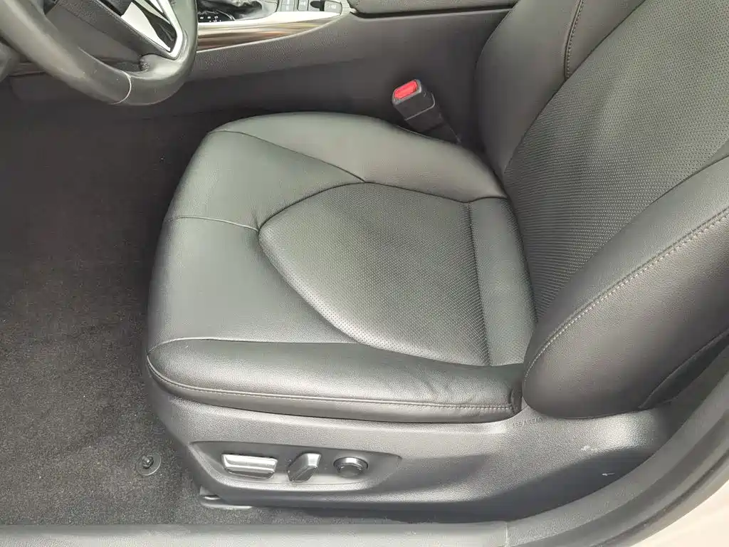 Camry 2019 2.5G Deluxe Edition National VI купить на сайте DeffCars