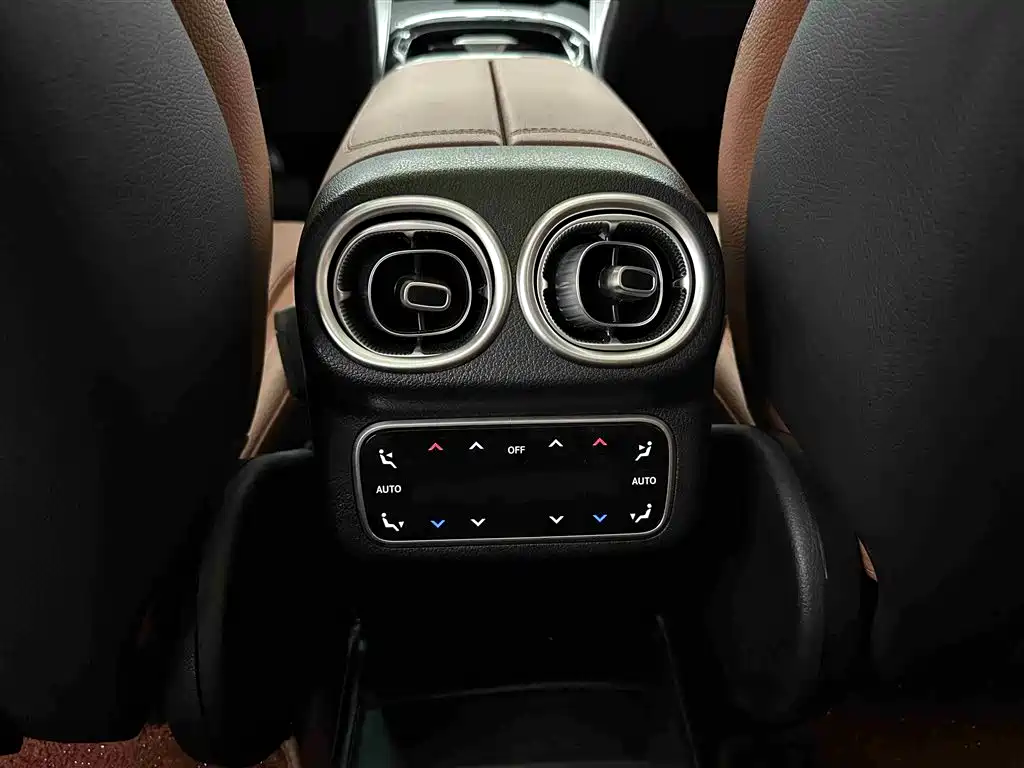 Mercedes-Benz GLC 2023 GLC 260 L 4MATIC luxury model 5 seats купить на сайте DeffCars