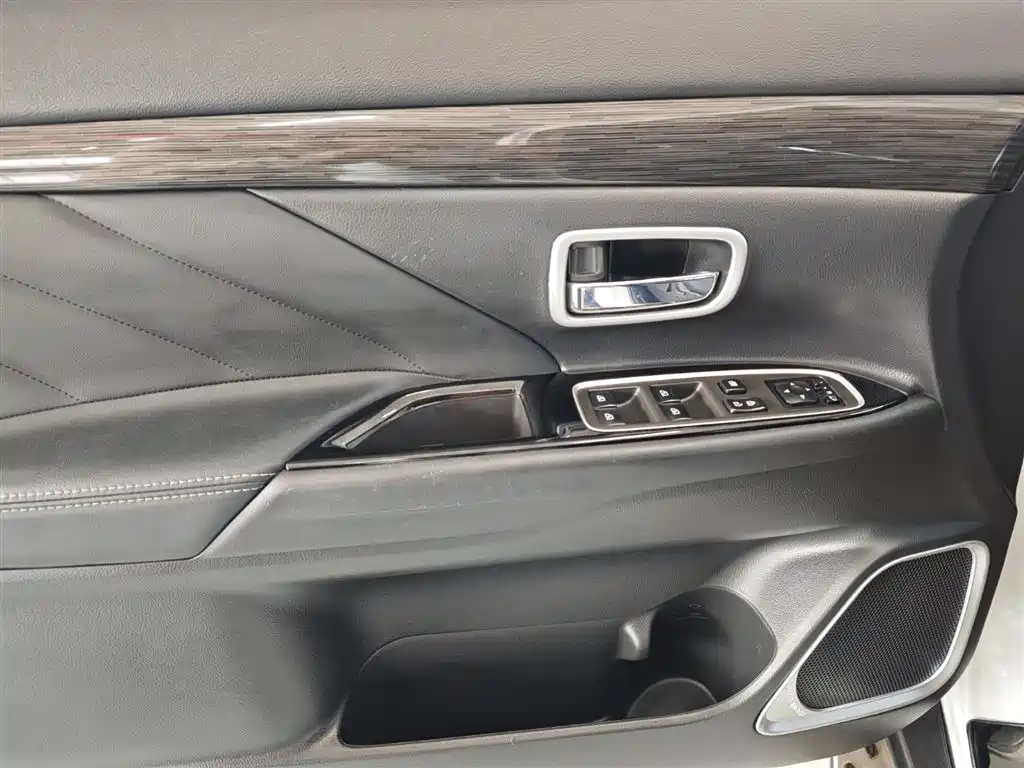 Outlander 2019 2.0L 2WD Enjoy Edition, 5 seats, National VI купить на сайте DeffCars