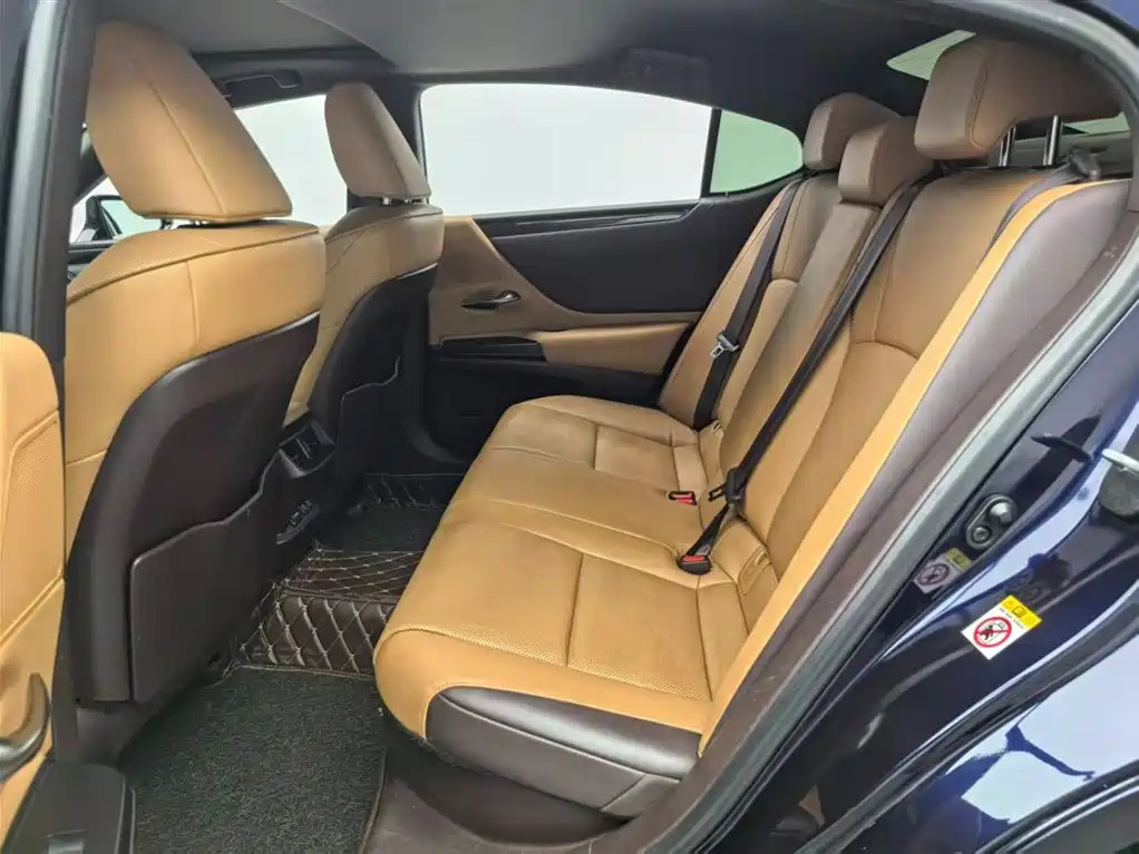 Lexus ES 2018 300h Excellence Edition National V купить на сайте DeffCars