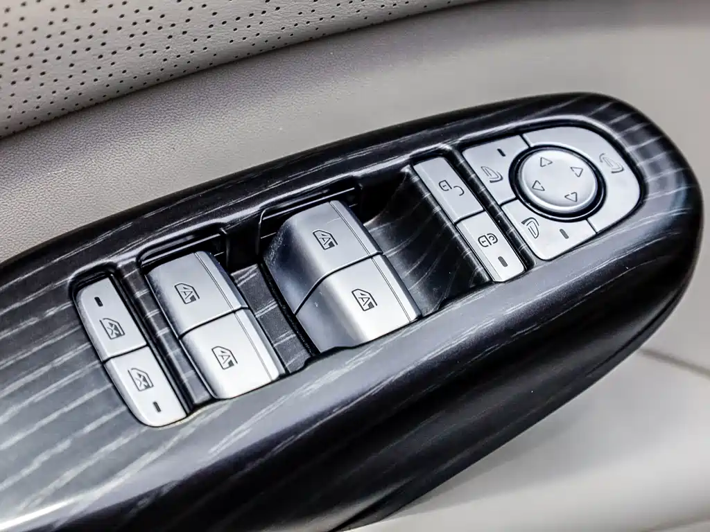 Denza D9 2022 DM-i 970 four-wheel drive premium model купить на сайте DeffCars